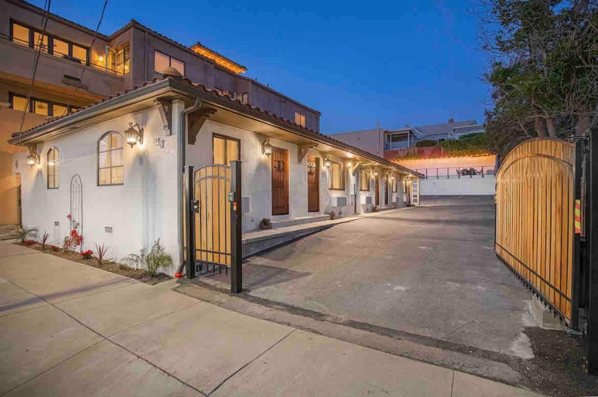 WOW! Gated 5-Suite Coastal Retreat @ Main Beach gallery image 3