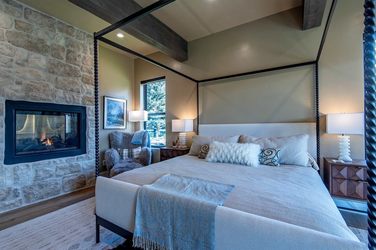 Luxury Redtail Sanctuary | Hot Tub • Game Room gallery image 3