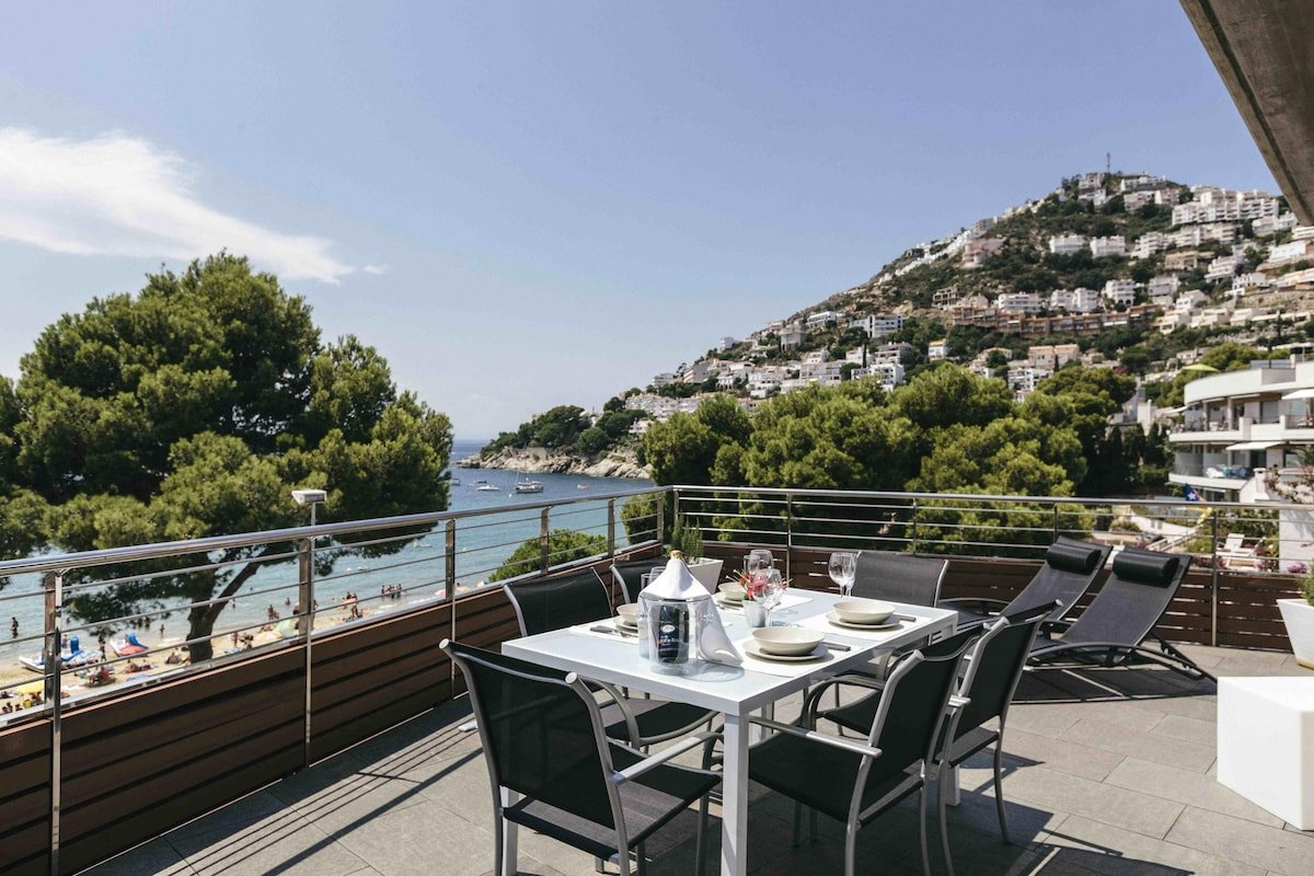 Penthouse on the beachfront with sea views in Cany gallery image 3