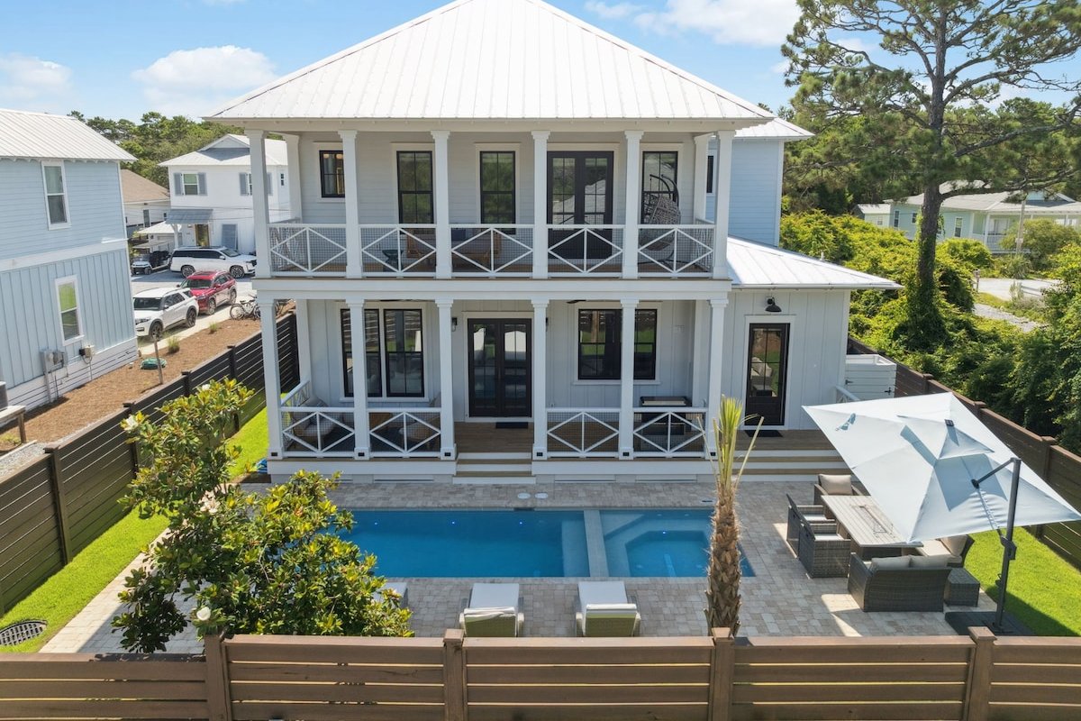 Stunning brand-new getaway w/private pool and spa