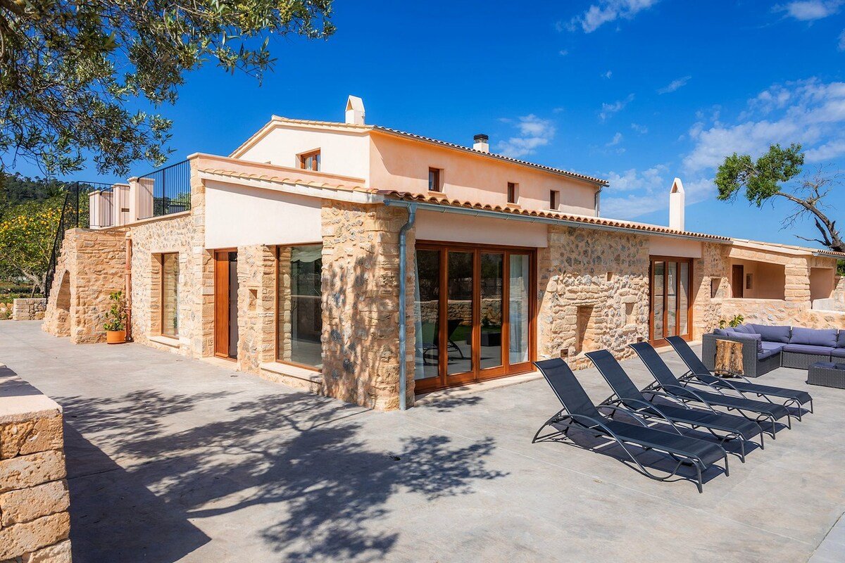 Can Caragol de Dalt (fantastic villa) gallery image 4