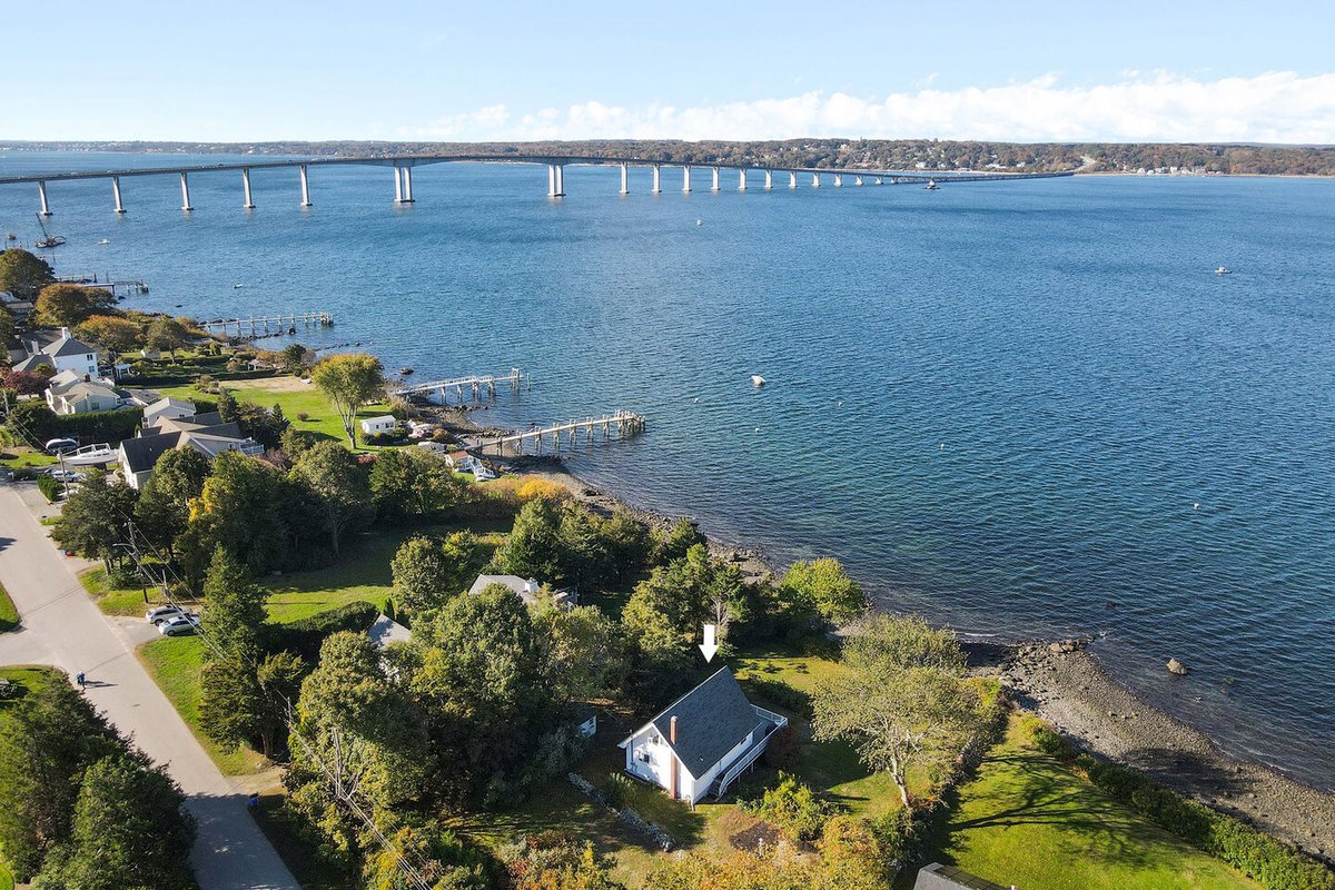 Waterfront A-frame Chalet with shore beach