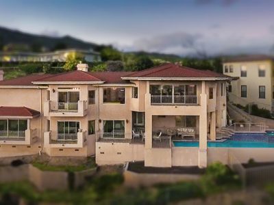 LA’s SKY High Villa! Pool/Views/hot tub