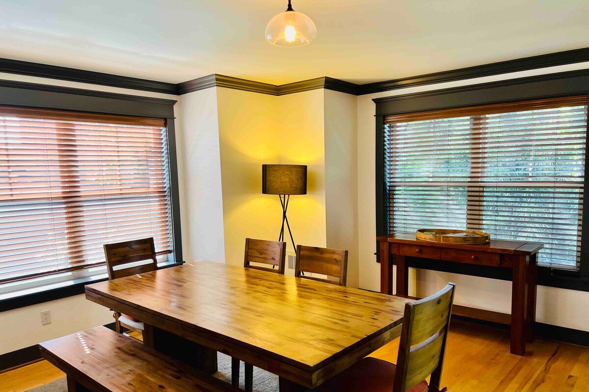 Seattle Magic (large Fremont home) 4.9 Rating gallery image 5