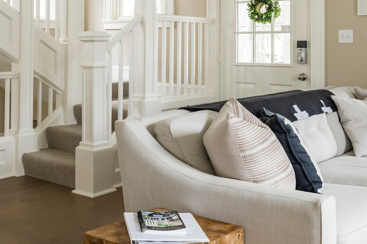 Charming Boxwood Cottage in Linden Hills gallery image 5