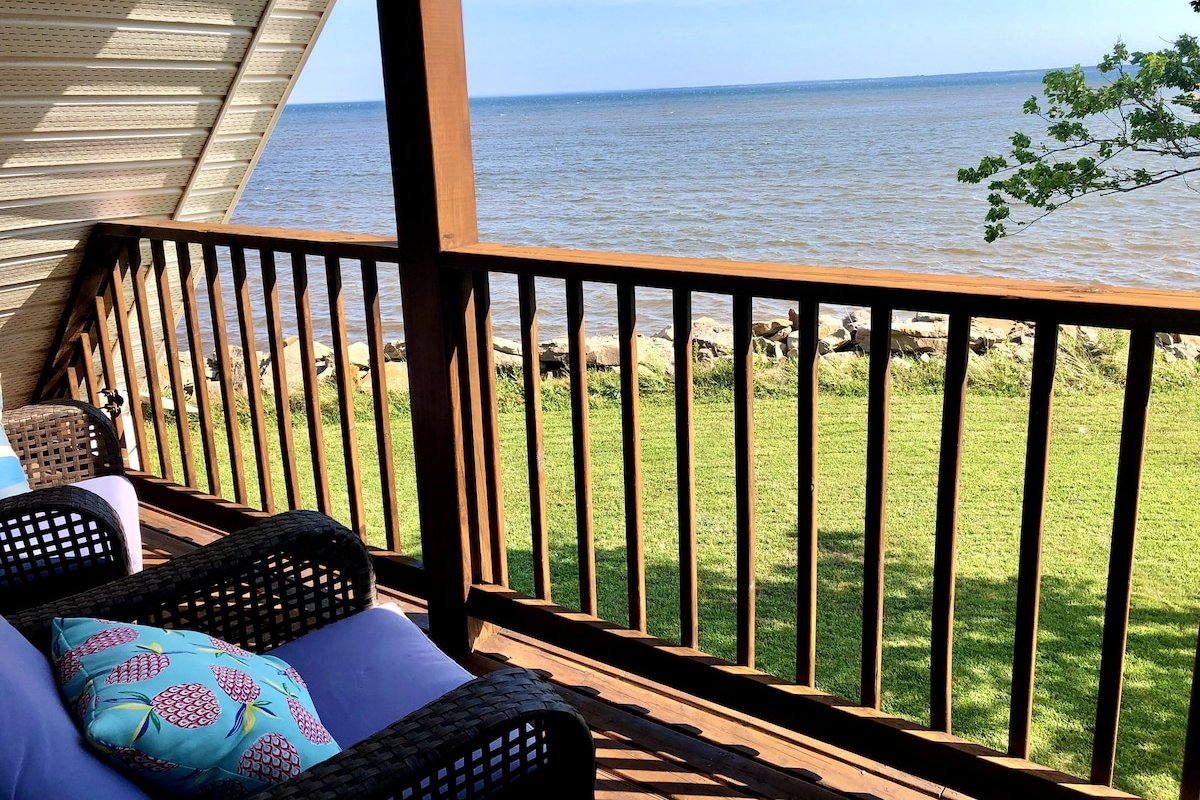 Salty Air Seaside Chalet Beachfront and Nature gallery image 3