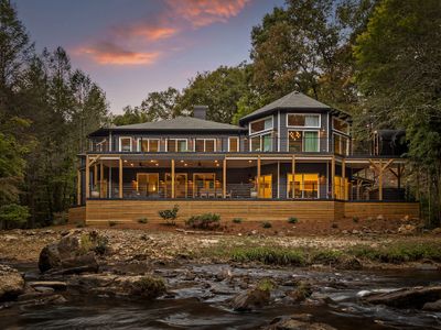 lA Rare Holiday Opening at Driftwood Rapids Villa!