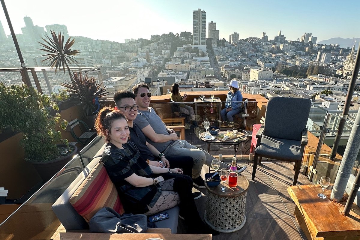 Spectacular Telegr. Hill Townhouse gallery image 4