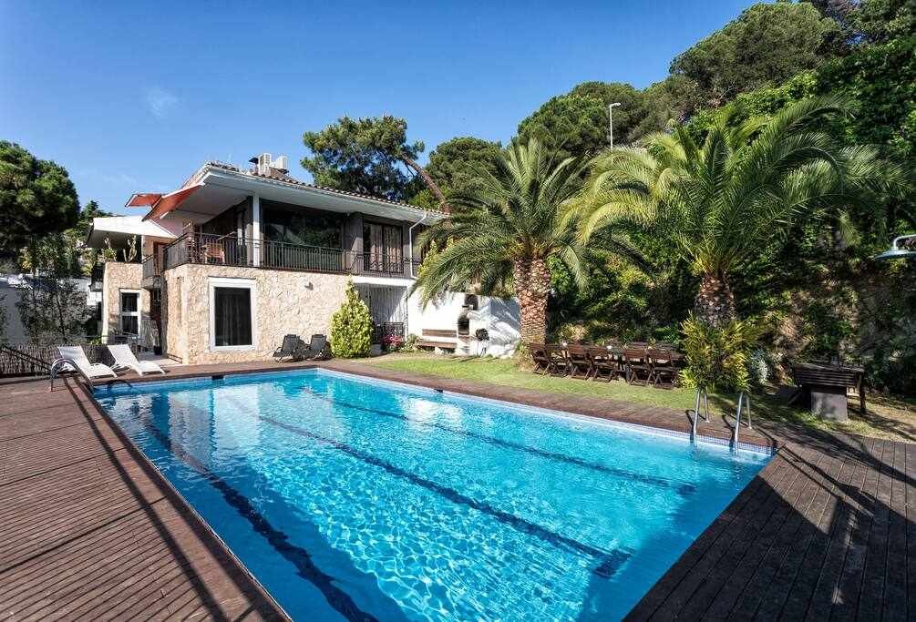 Casa lujo piscina, jacuzzi, cine, gym,2 min mar gallery image 3