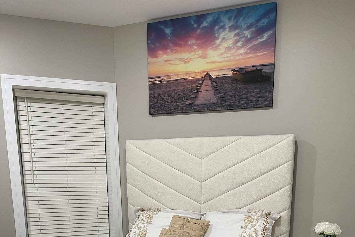 Exec Lux home wth 3 Level,6 Bdrms/3bth & 2 Kitchen gallery image 4