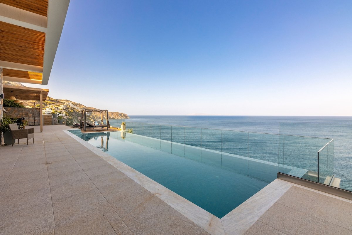 Stunning sea views & Access to a Cove by etouri gallery image 2
