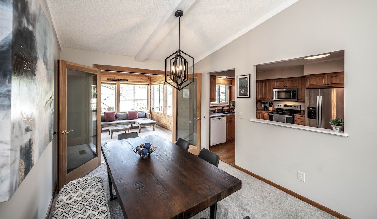 Paradise Pool, Sauna, Arcade, FirePit by Lux Life gallery image 4