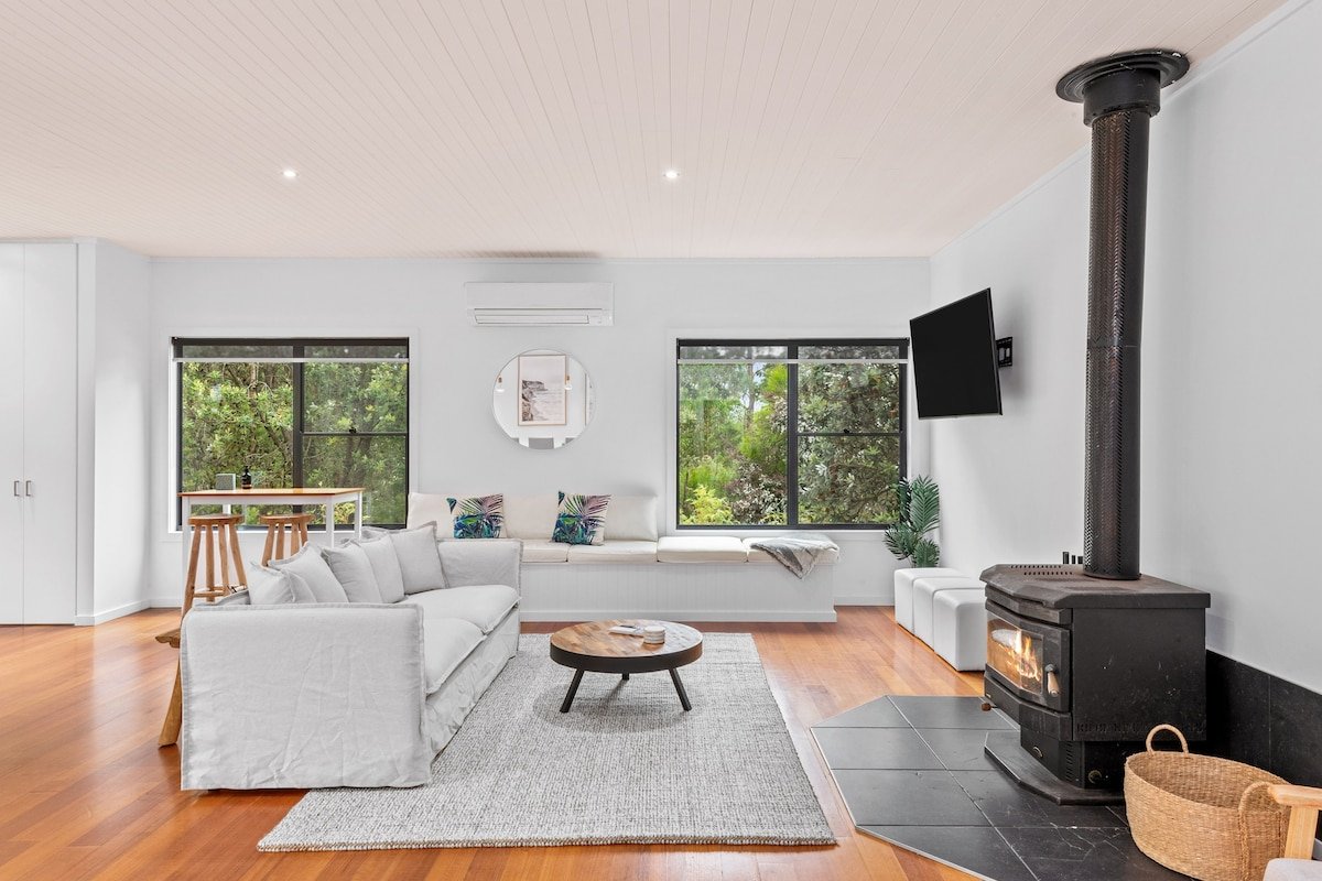 Hilltop Hideaway House gallery image 3