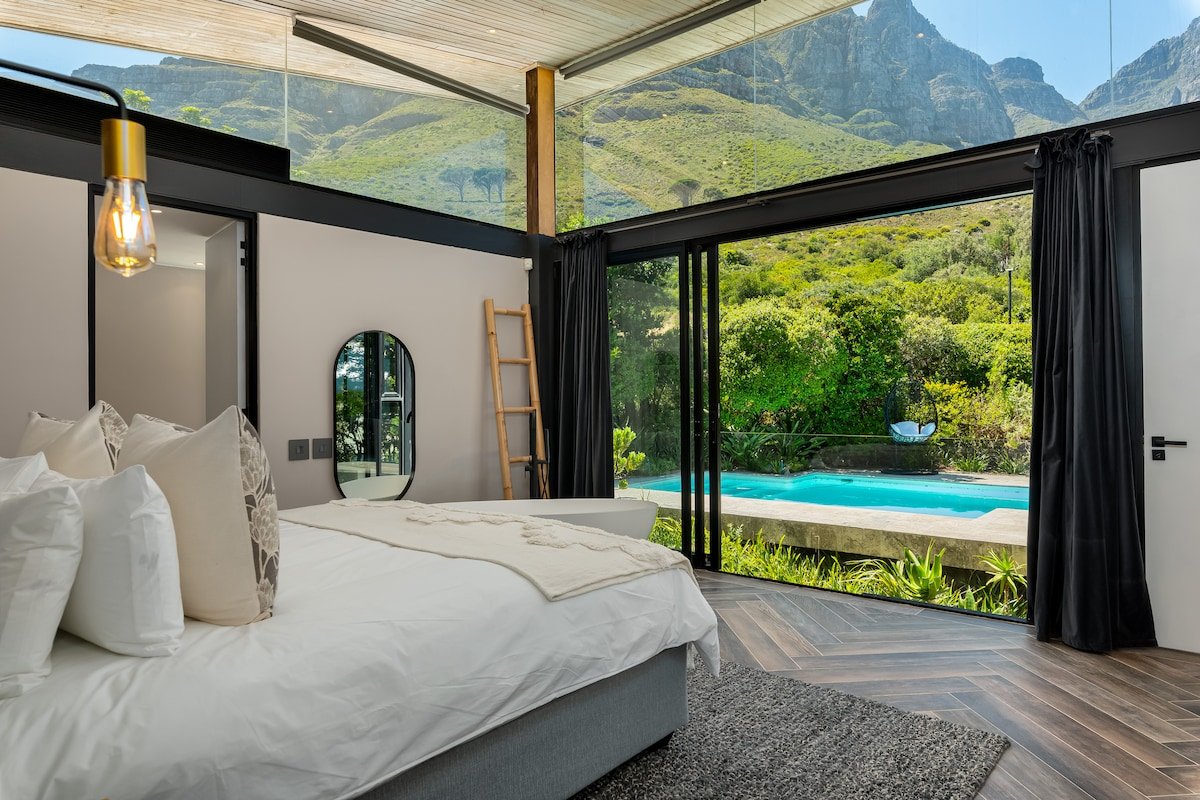 360° Design Villa with sunset, whirlpool & privacy gallery image 4