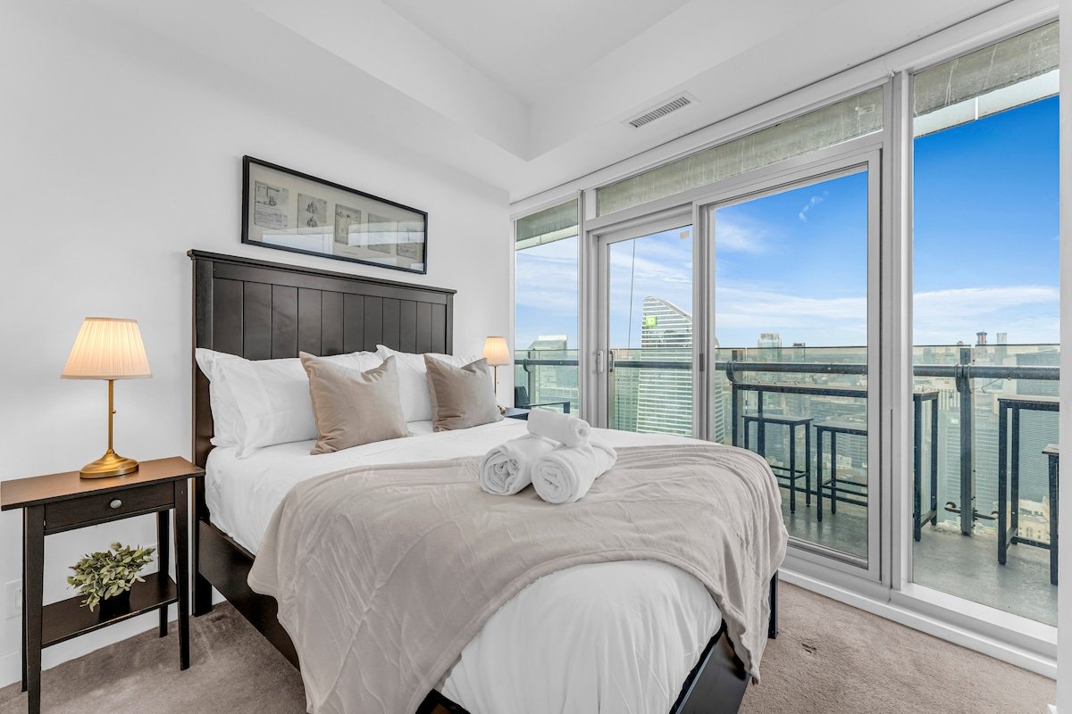 60th Floor Panoramic Sunset Skyline 5beds Condo gallery image 4