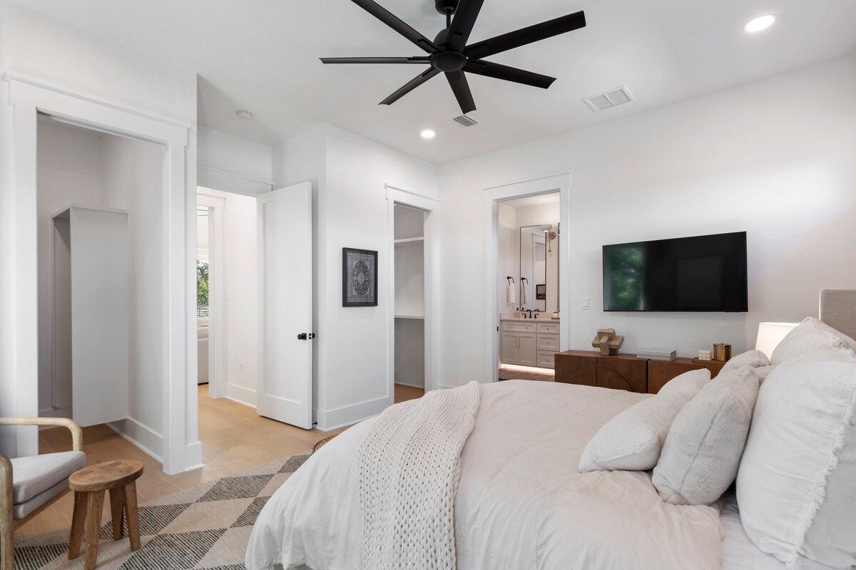 GULF VIEWS! Pool, LSV, 2 Kitchens! Sleeps 20! PETS gallery image 4