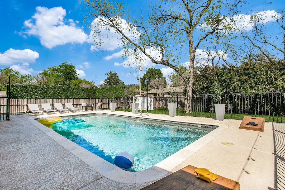 Cowtown Oasis w/ Gated Pool, Huge Backyard, BBQ! gallery image 4