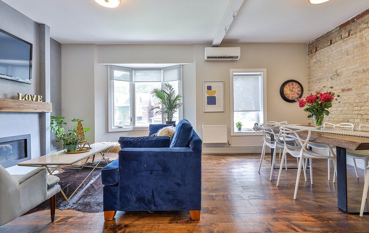 High Park Lux: Sauna •King Bed •Family Friendly gallery image 3