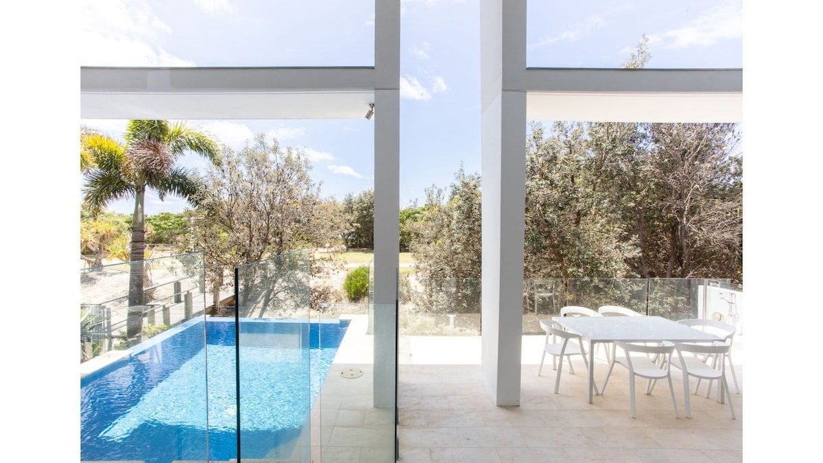 Paralian- Beachfront Home with Sauna gallery image 2