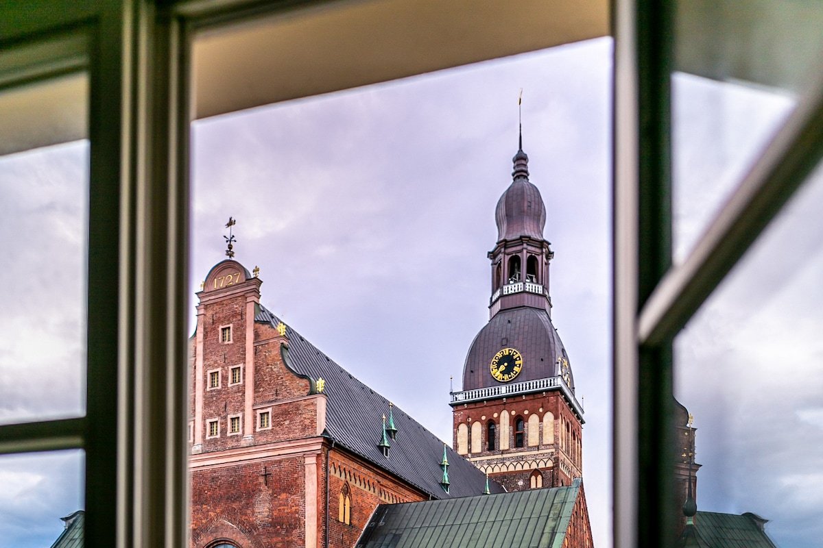 Unique Dome Square House w/ three apartments gallery image 2