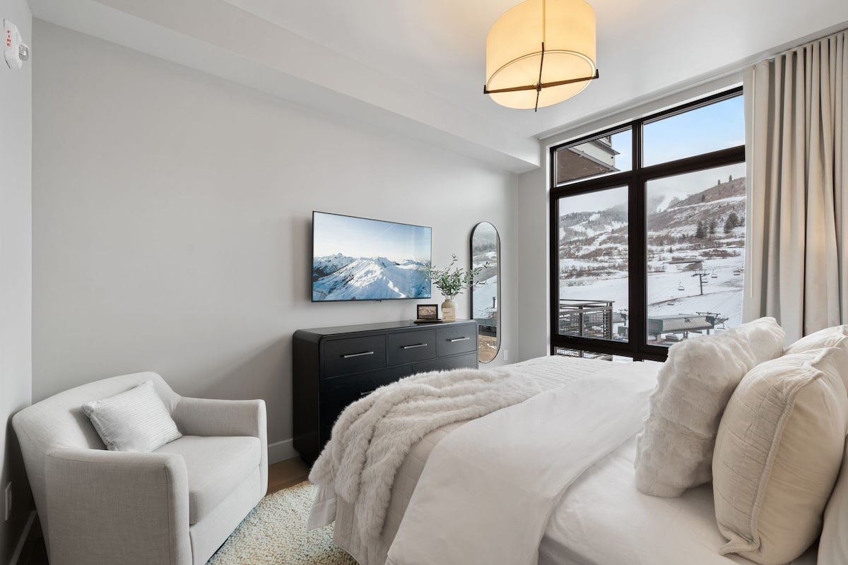Luxurious Condo | Mountain Views, 20 New Ski Runs gallery image 2