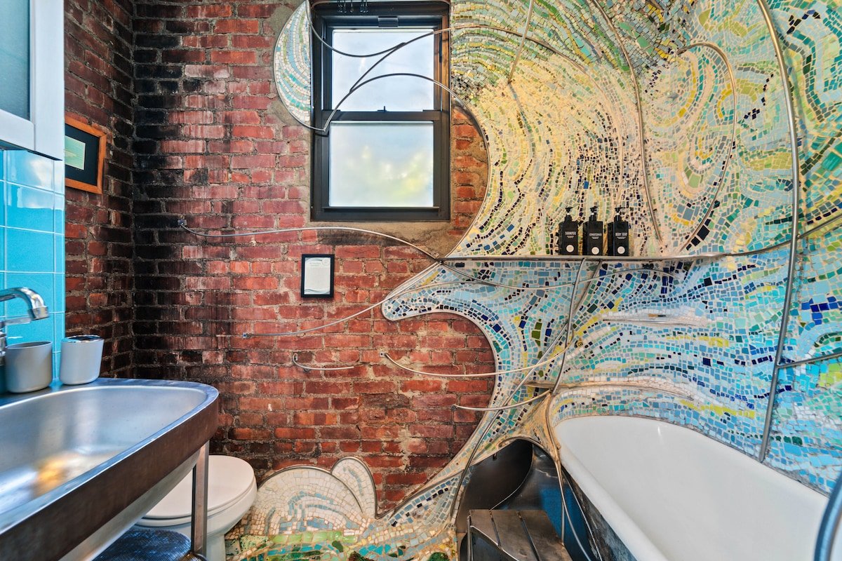 Bushwick Gem – Art-Infused 2BR w/ Rooftop gallery image 4