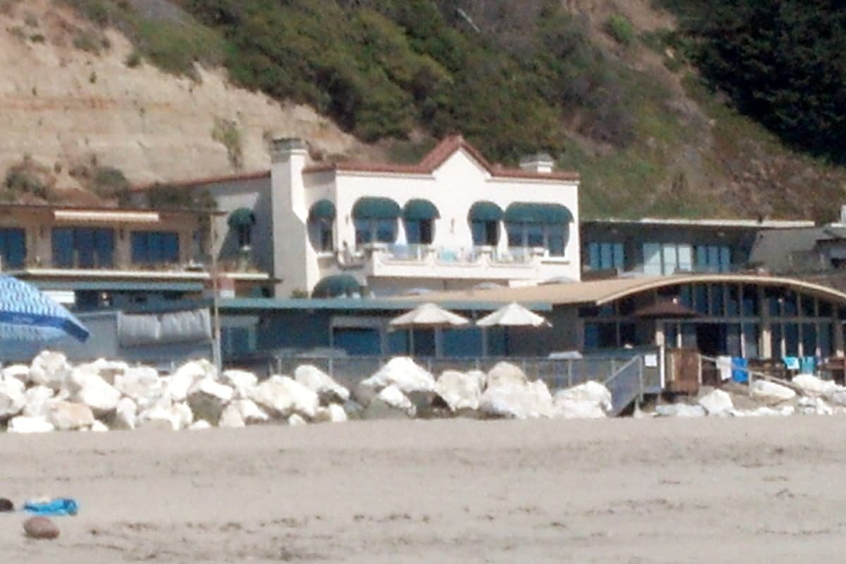 Panoramic Ocean Views – Across Street from Beach gallery image 3