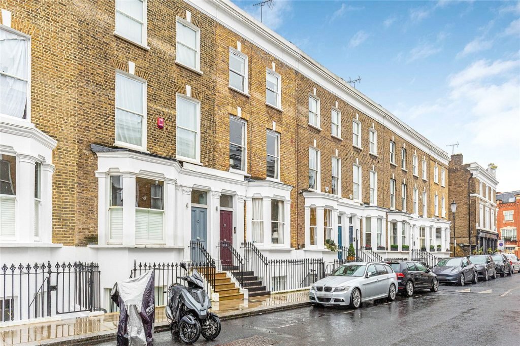 Classic Chelsea Townhouse gallery image 3