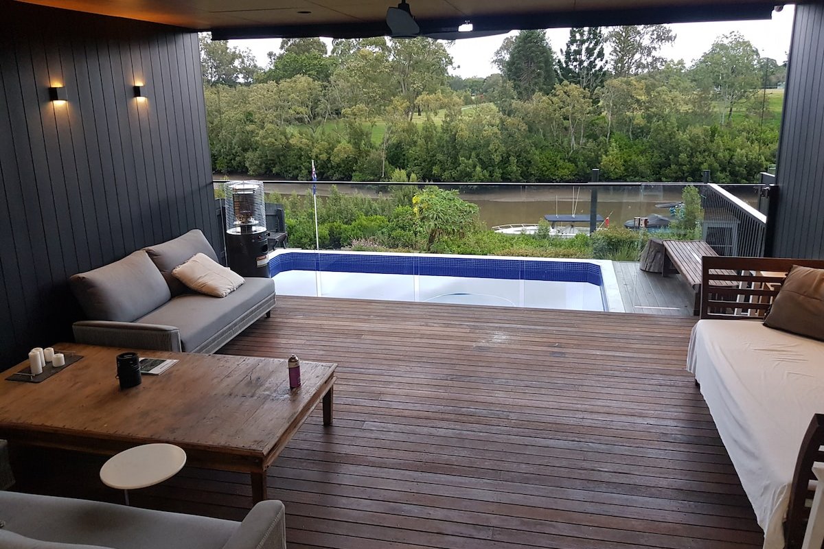 Luxury Water Front, champagne, pool, EV charger gallery image 5