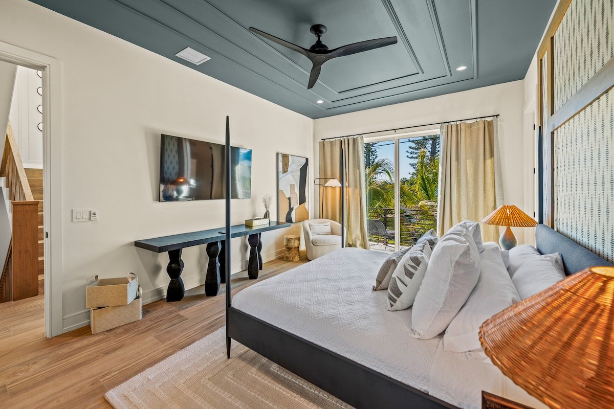 New Luxe Home with Rooftop Deck, Pool, Spa, Air gallery image 3