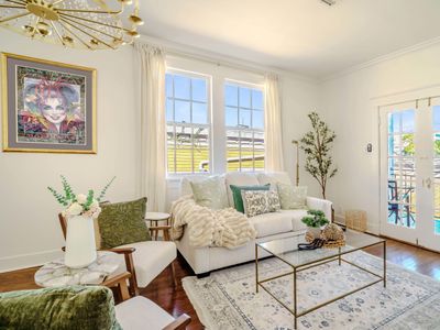 *Renovated Gem*I Chic & Central I Gated Parking