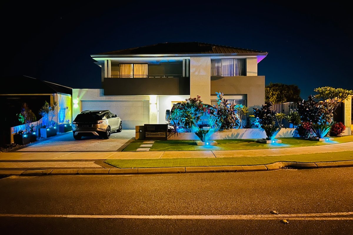 Stunning & luxurious 2-Storey, 4 bedrooms 4 beds gallery image 4