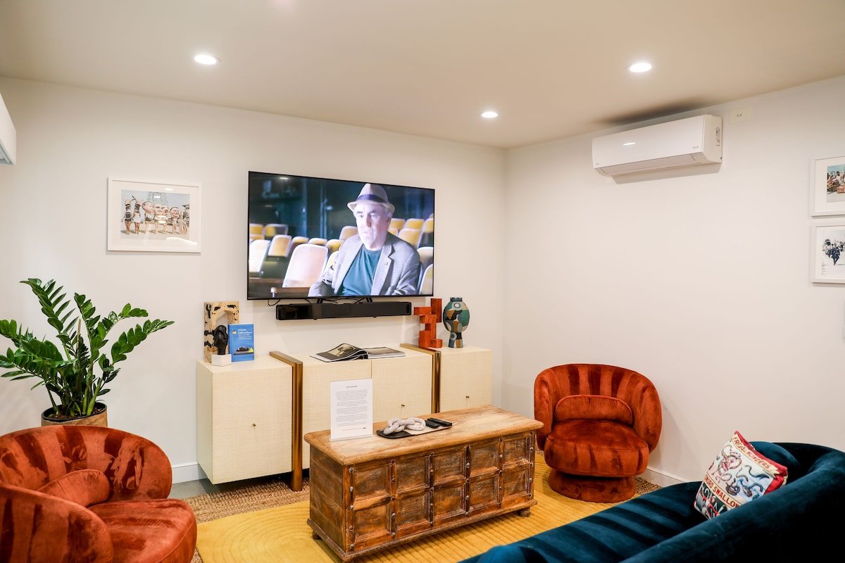 1 min walk to beach. Parking. Ocean View Rooftop gallery image 2