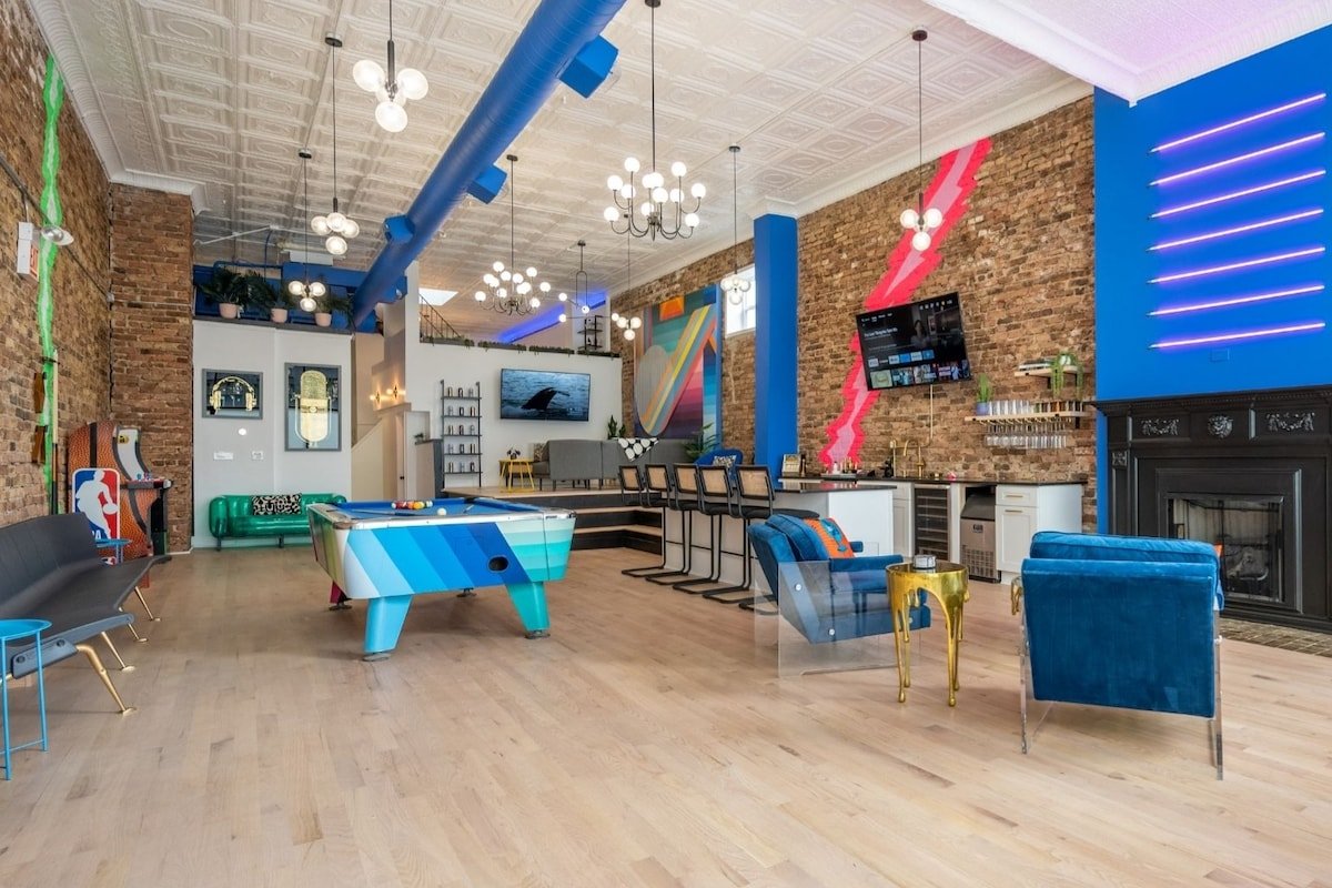 Neon Dream in River West! gallery image 2