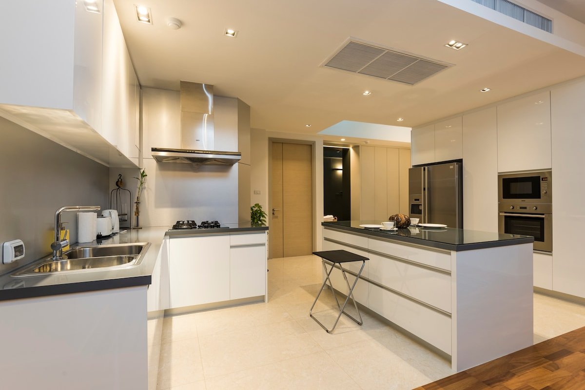 2 Storey Penthouse with Roof-Top Pool in Thonglor gallery image 4