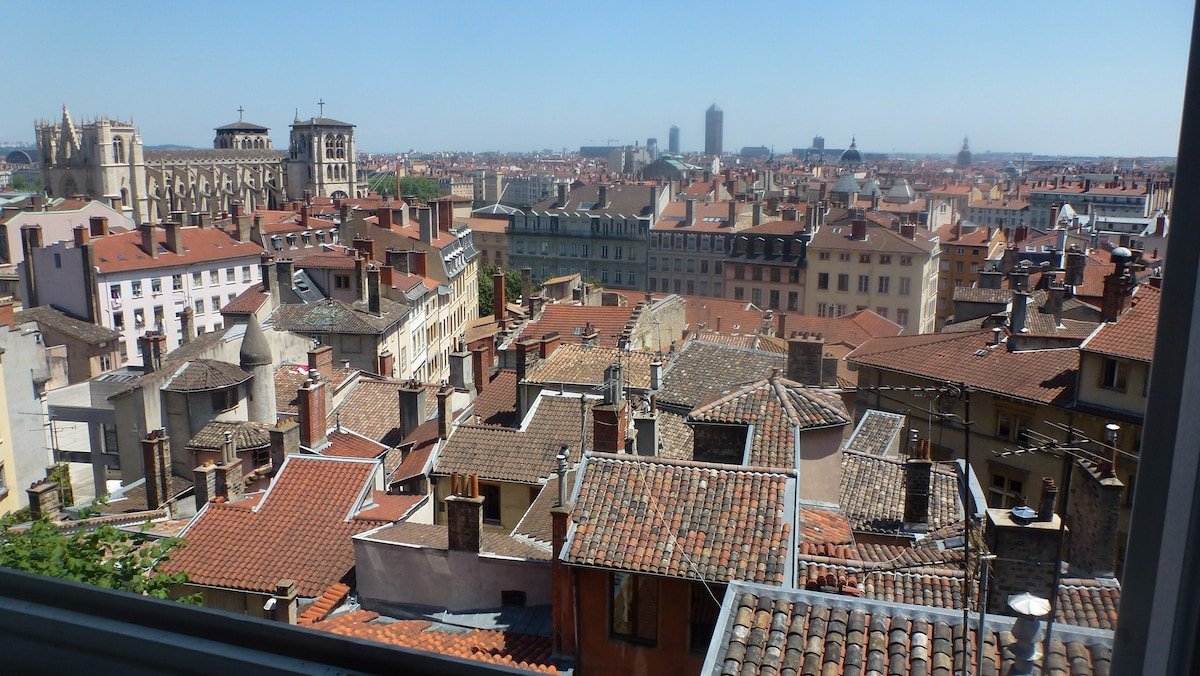 Old Lyon 180° view,1250 sq+garden gallery image 2