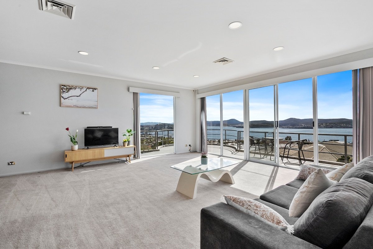 Super nice house with sea view gallery image 3