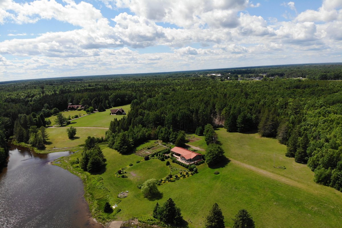 Tin Roof Landing – Richibucto River Retreat