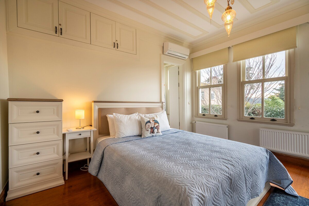 Anadolu Hisarı Timeless Mansion w/ Bosphorus View gallery image 4