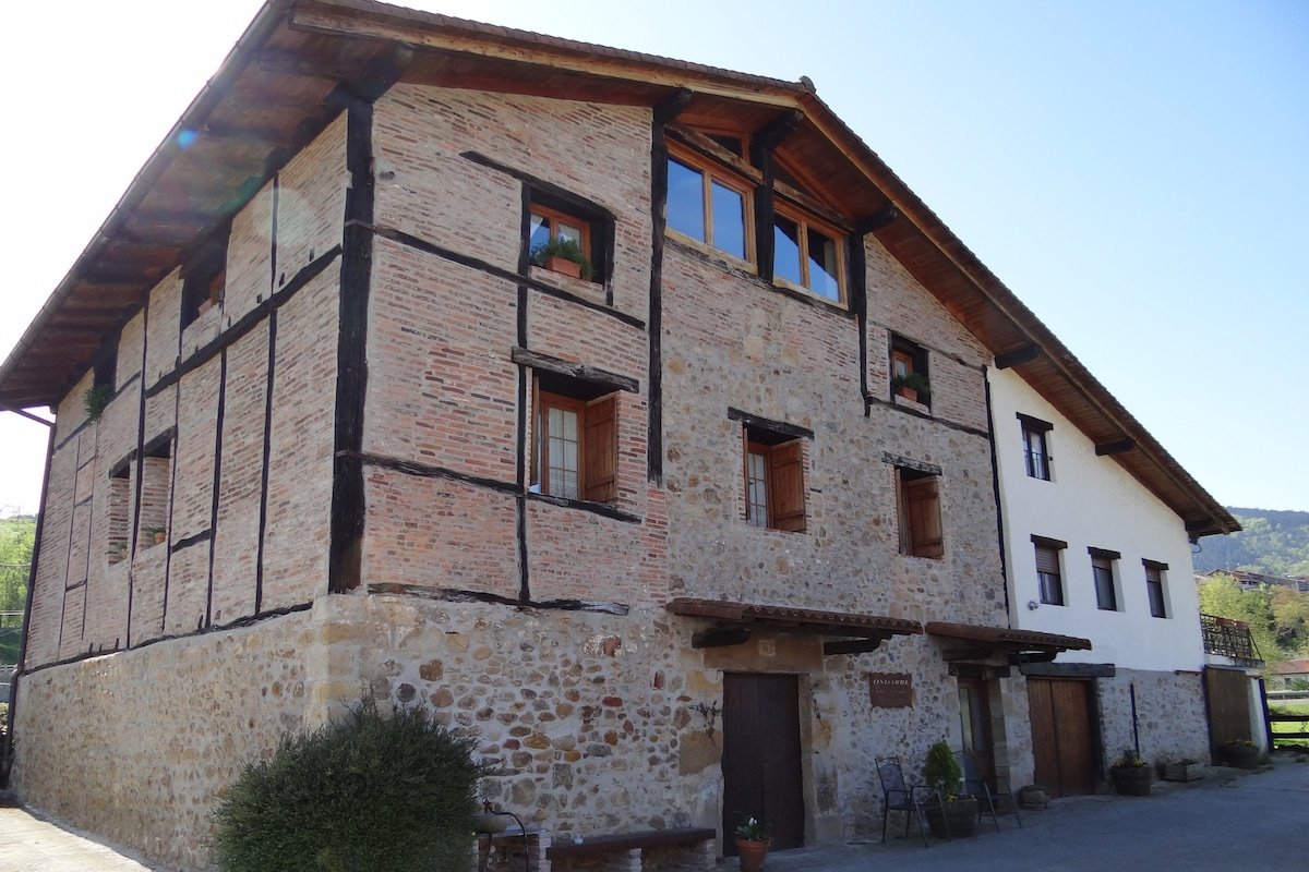 Ondarre agroturismo y quesería en plena naturaleza gallery image 2