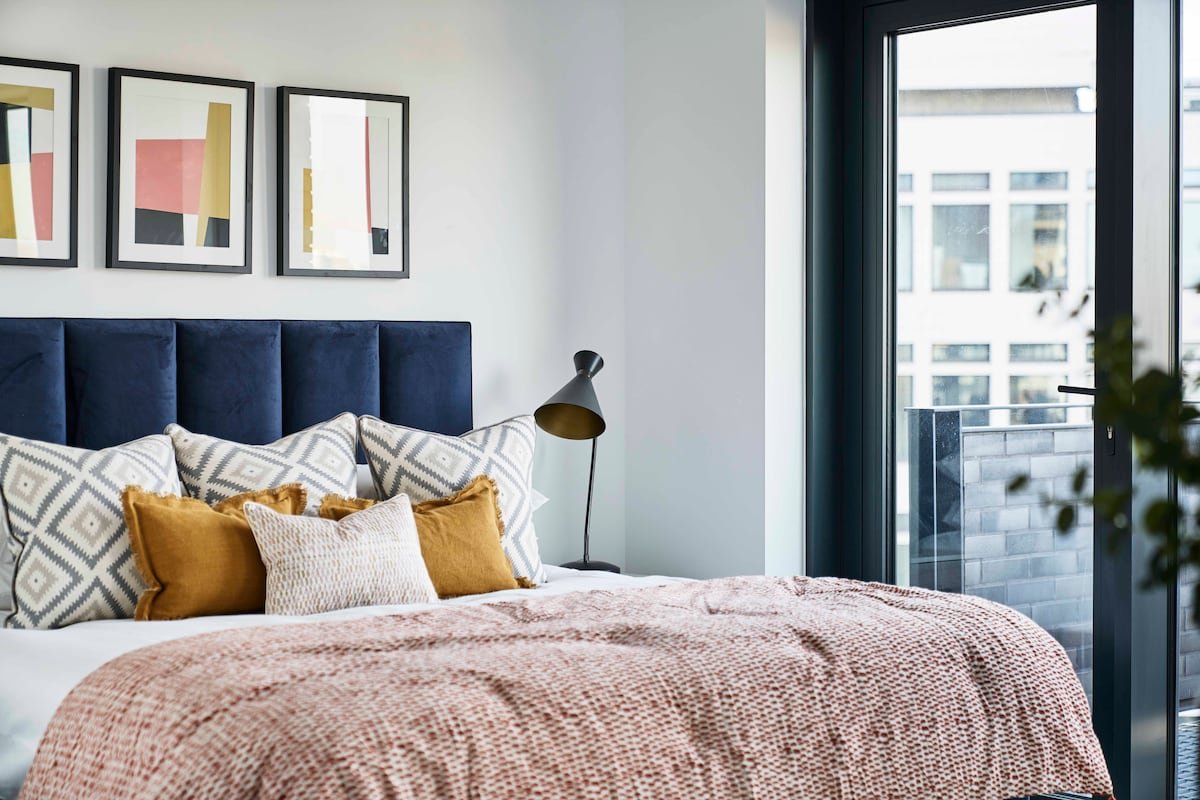 3 bedroom Air-conditioned Shoreditch Apartment gallery image 3