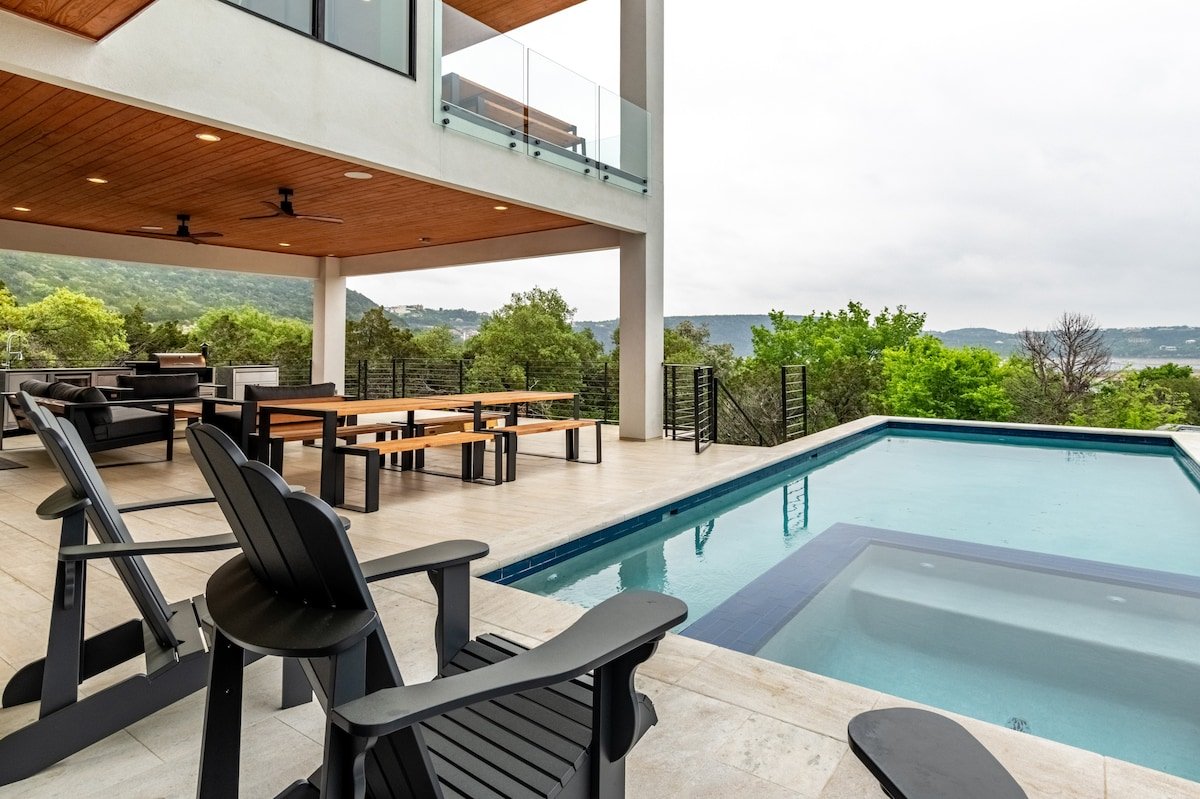 Views, Luxury & Classical Vibes! gallery image 5