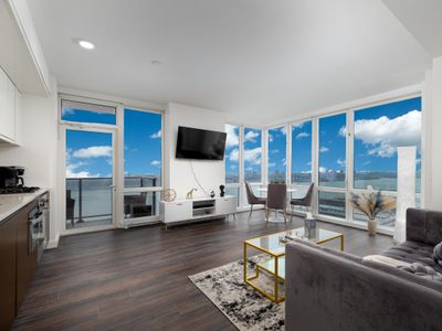 Lavishly styled 2 bedroom High-Rise Apartment