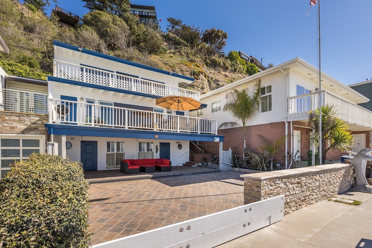 Breathtaking Beach Front House – Steps to the Sand gallery image 5