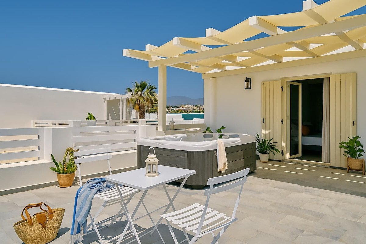 Villa Maria Ultimate Gems – Naoussa Waves Suites gallery image 4