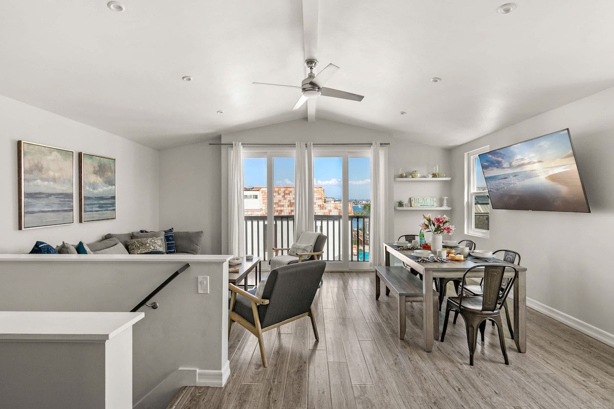 4 Bed Walk St-Mission Bay-Steps From Boardwalk! gallery image 4