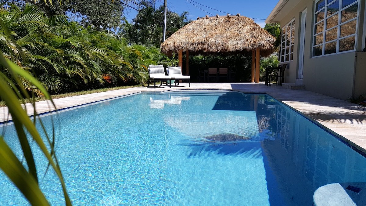 Walk to Beach & Dining ~ East of US1 ! gallery image 2