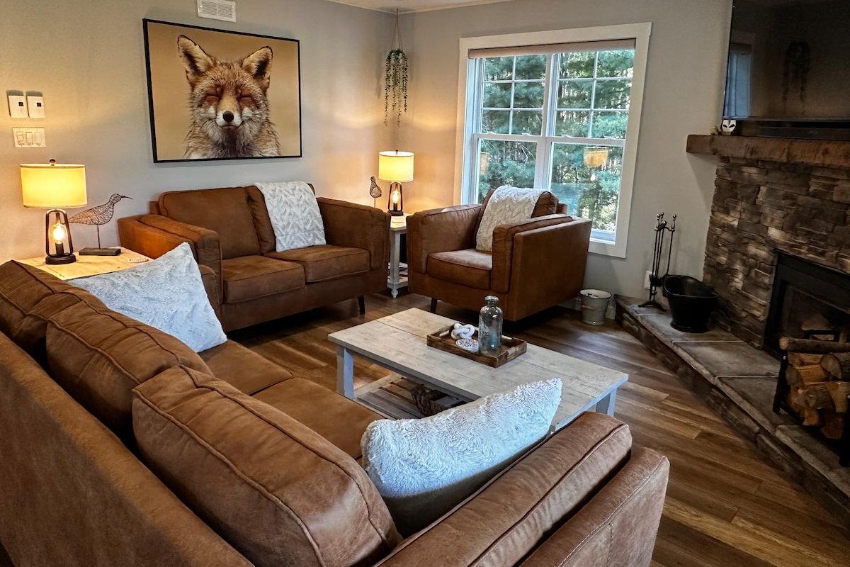 Waterfront Retreat with Wood-Burning Fireplace gallery image 3