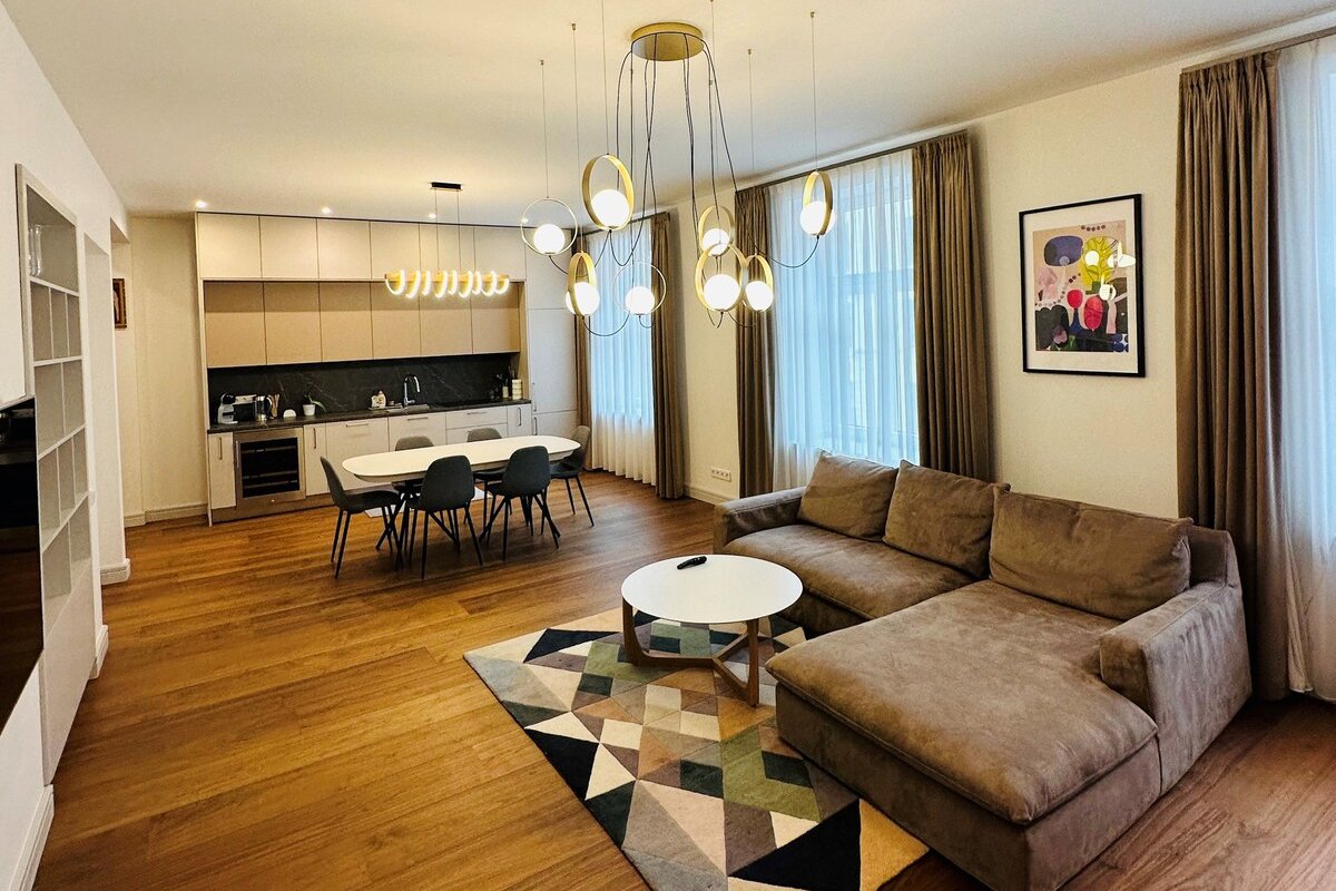 Spacious modern and central flat gallery image 3