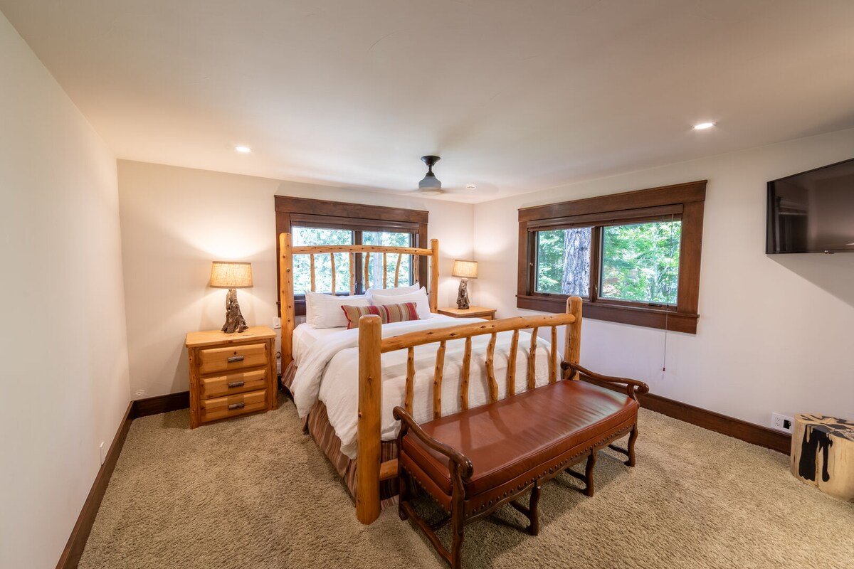 Serenity By TahoeGetaway – Dollar Point Luxury 4BR gallery image 2